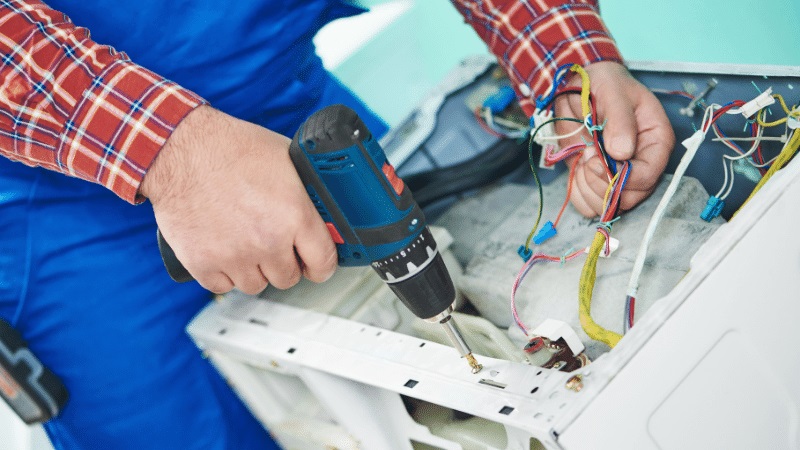 Selendi Whirlpool Whirlpool çamaşır makinesi kart tamiri – Su almama arızası orijinal parça ile giderildi. - Teknik servis örneği